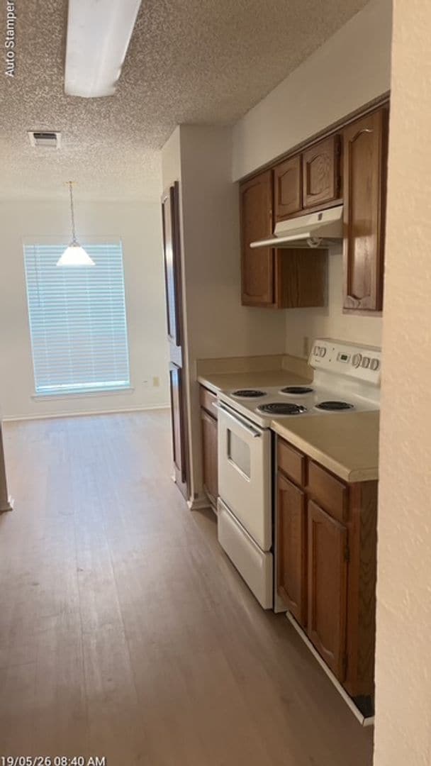 Building Photo - 6804 S Creek Dr