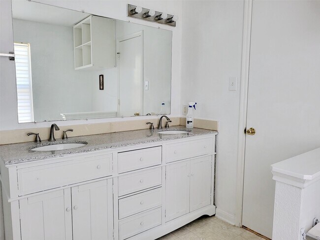 Building Photo - 4707 Meadowthorn Ct