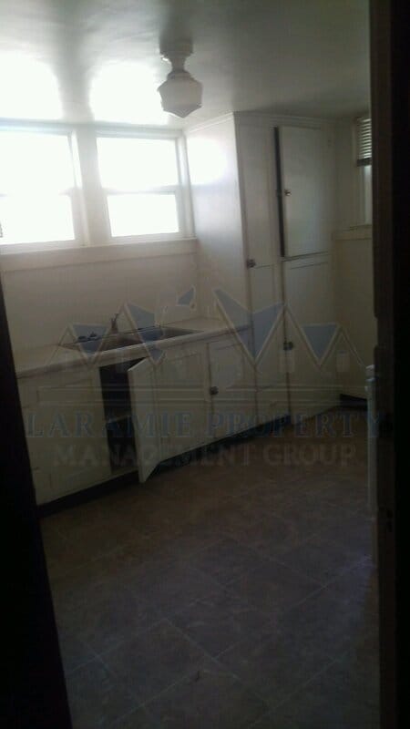Building Photo - 515 1/2 E. Lewis St