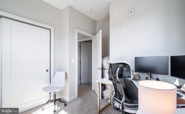 Building Photo - 989 S Buchanan St