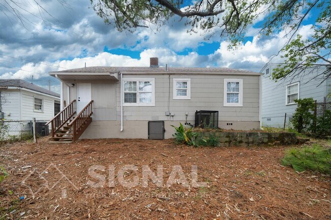 Building Photo - 1636 31st St SW