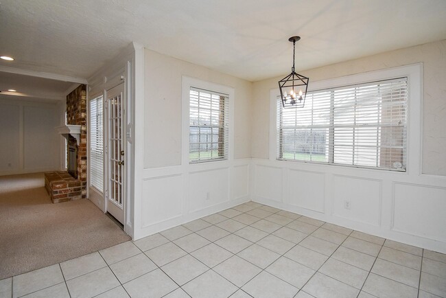 Building Photo - 910 Shillington Dr