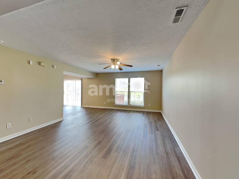 Building Photo - 11933 Titania Cir