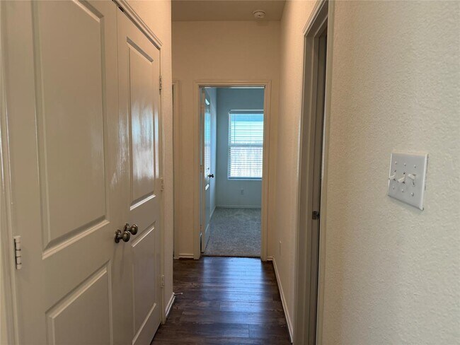 Building Photo - 105 Crier Cv
