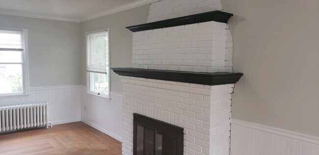 Building Photo - 54 Lambert St