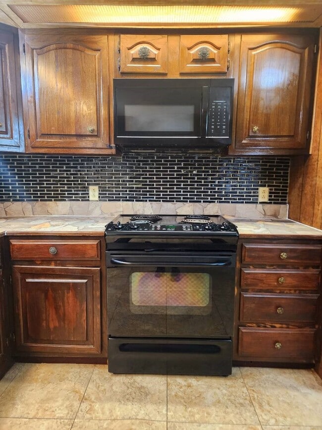 Building Photo - 465 Pecan