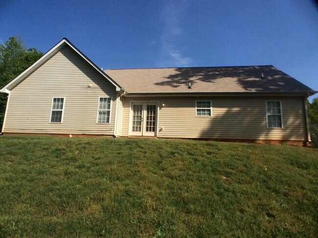 Building Photo - Very Nice 3 Bedroom Home located in Jackson!