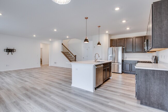 Building Photo - 205 Tinana St