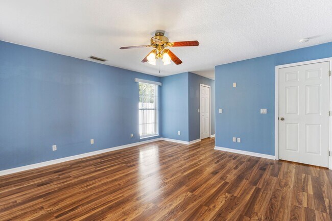 Building Photo - Charming Renovated 4BR/3BA Single Family Home