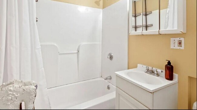Building Photo - 6 bedroom in Allston MA 02134