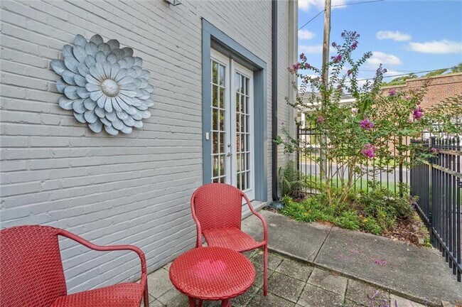 Building Photo - 412 Dauphin St