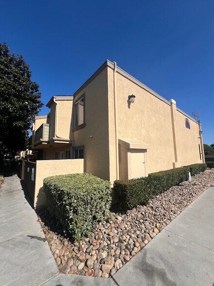 Primary Photo - 5404 Balboa Arms Dr