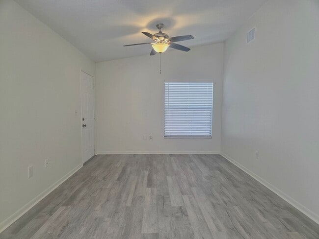 Building Photo - 1902 Crystal Grove Dr