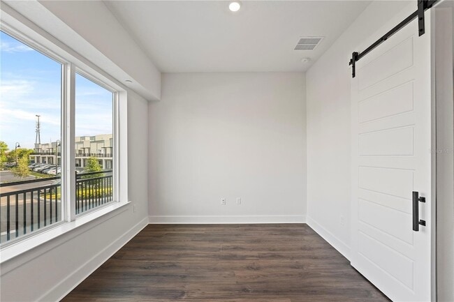 Building Photo - 850 TETBURY Lp