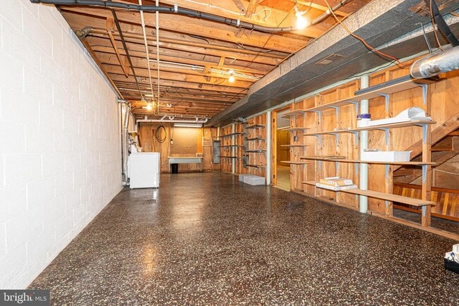 Building Photo - 6219 Groveland Rd