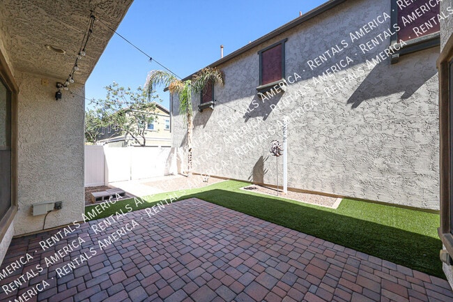 Building Photo - 10428 E Nopal Ave