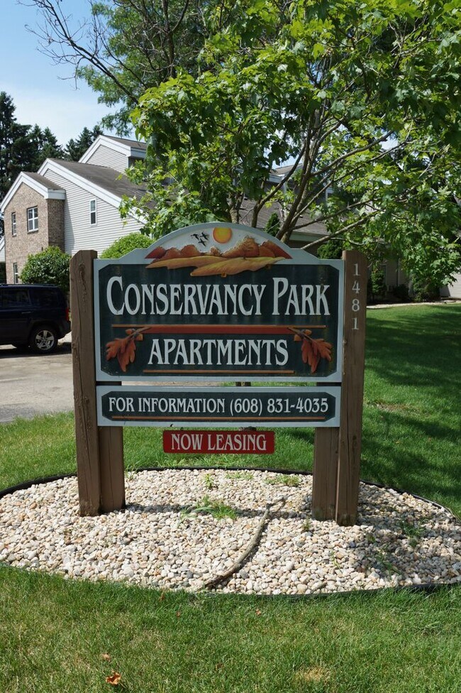 Building Photo - Great Arboretum location - lofted units - ...