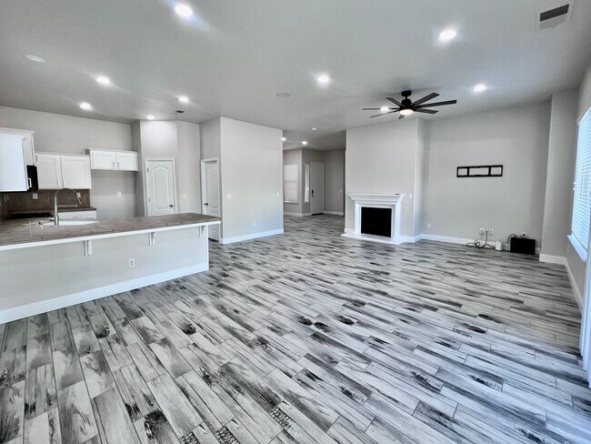 Building Photo - $2,895 Fowler & Church, Spacious 3 Bedroom...
