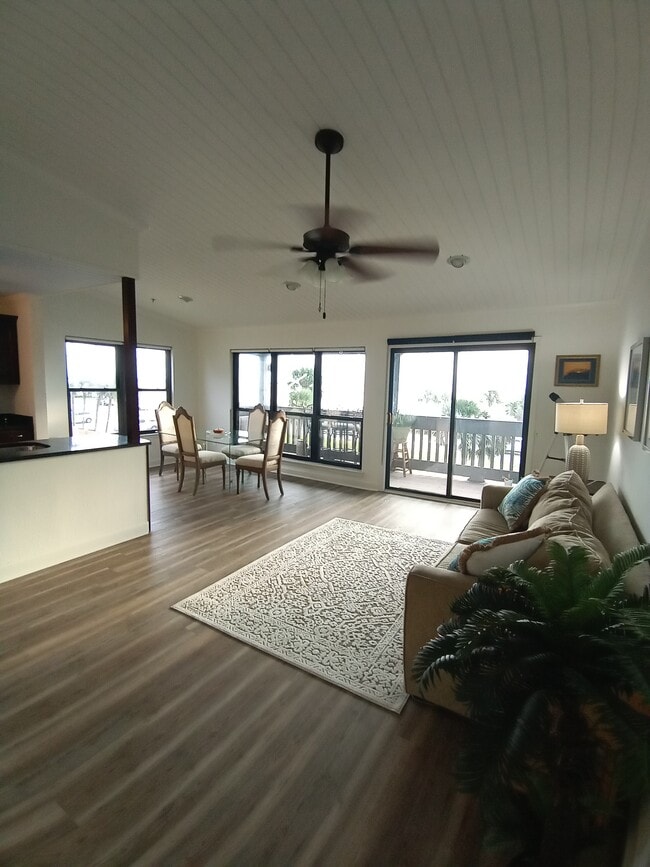 Primary Photo - 200 Pensacola Beach Rd