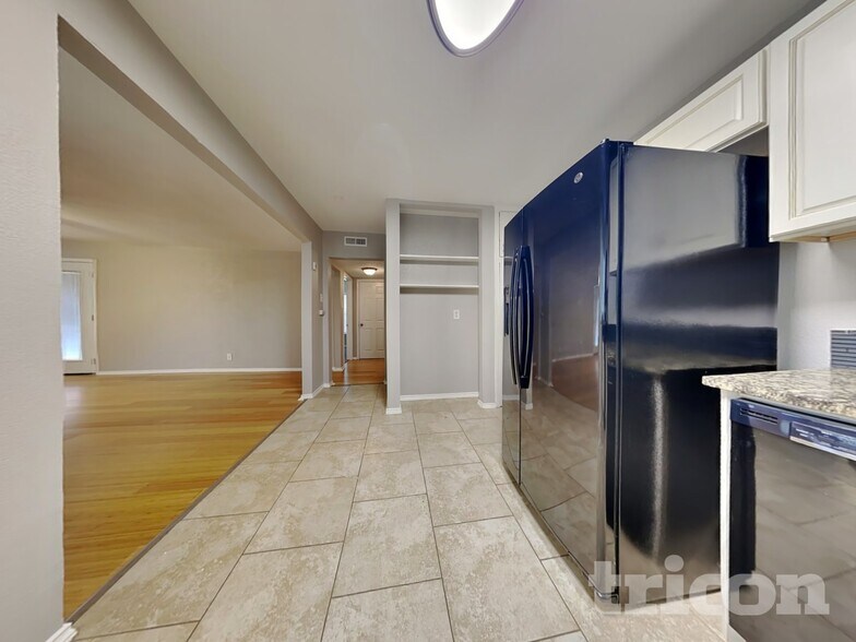 Building Photo - 706 Olney Dr