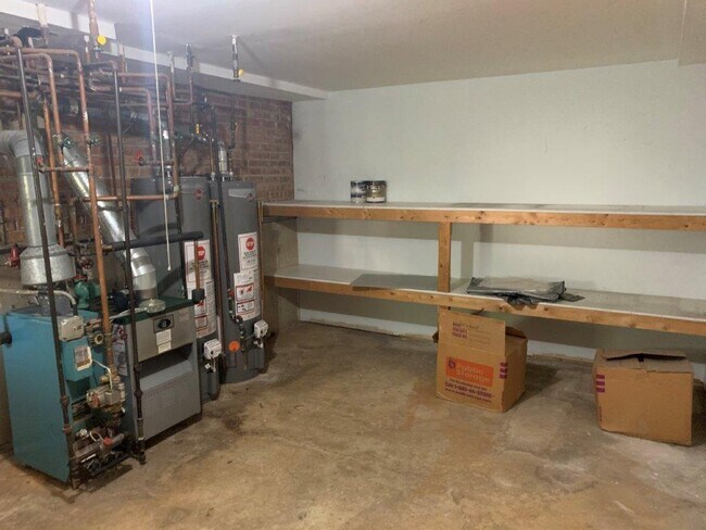 Building Photo - 6217 W Huntington St