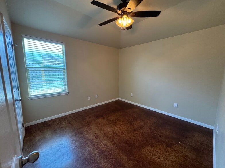 Building Photo - 4305 Cambridge Dr