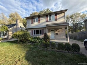Building Photo - 3245 Parker Dr