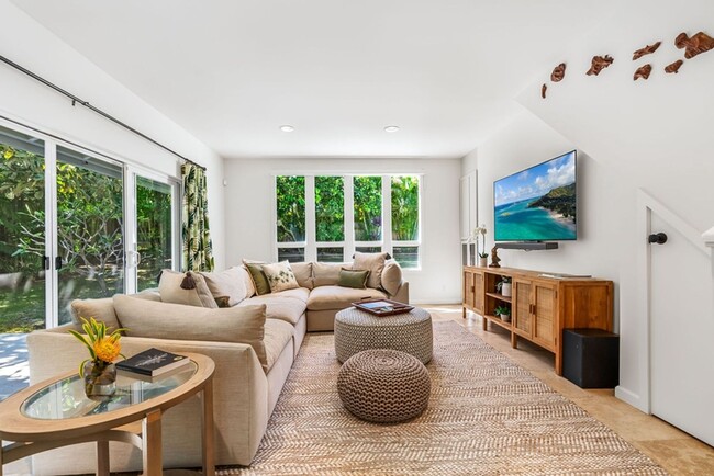 Building Photo - Nohie Lanikai: 4BR Beachside Retreat w/ Pr...