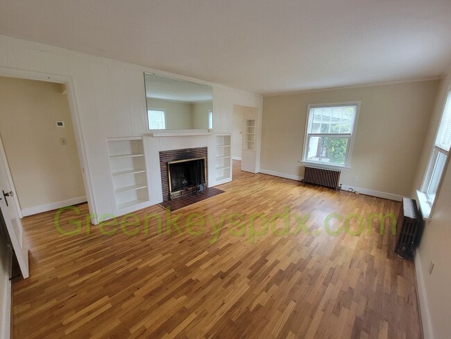 Building Photo - Beautiful 2 Bedroom 1 Bath House with Atta...