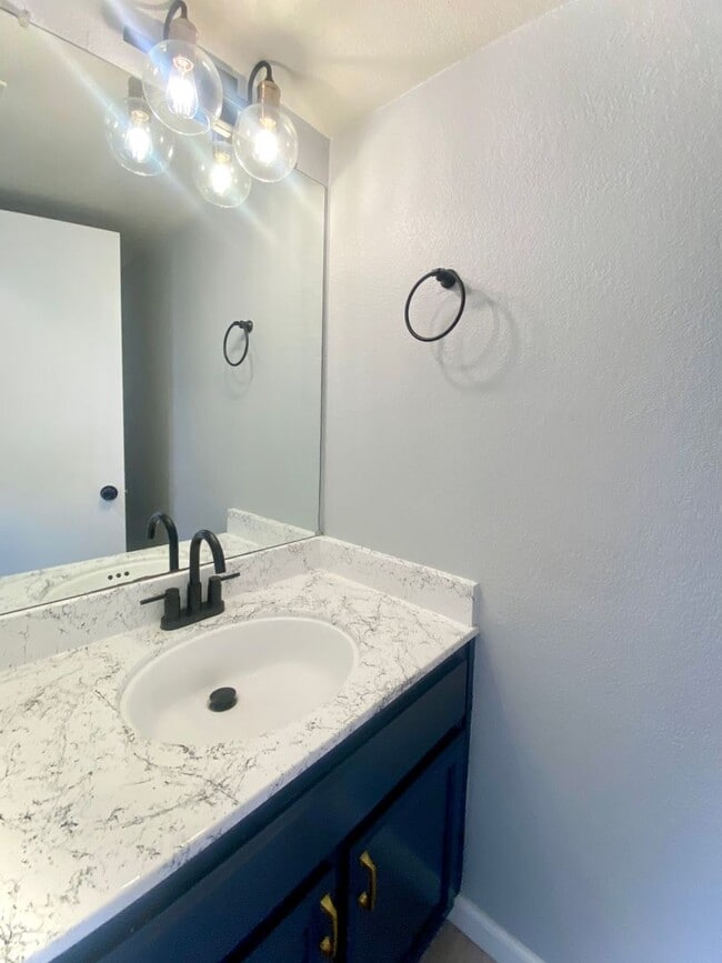 Building Photo - Spacious 2-Bedroom Home in Fremont – Beaut...