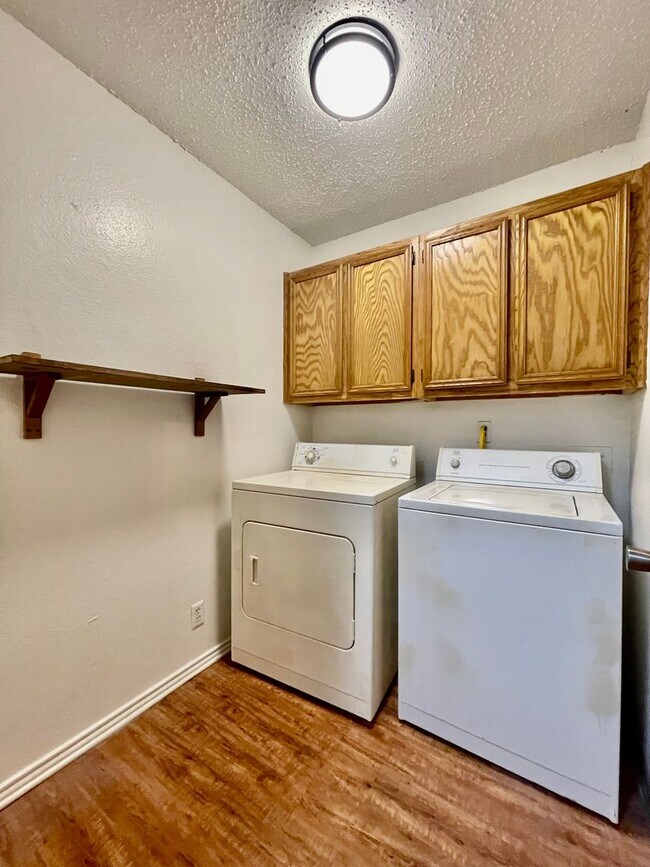 Building Photo - 1303 Conway Dr