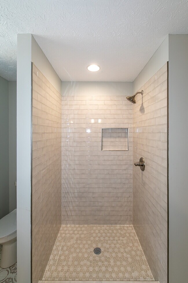 Building Photo - 3941 Kensington Dr