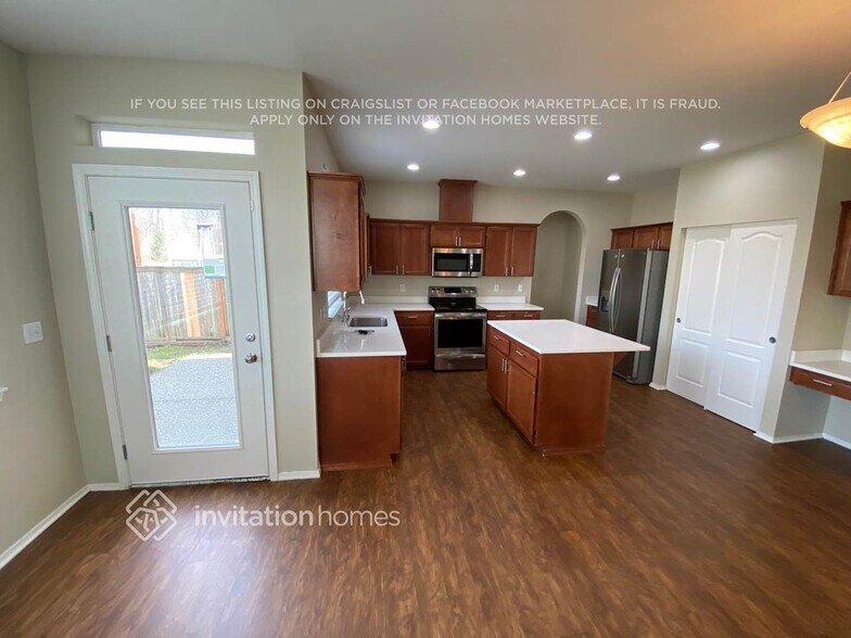 Building Photo - 209 Phoenix Ave SW