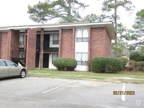 Building Photo - 2 Bedroom, 2 Bath - Water Included