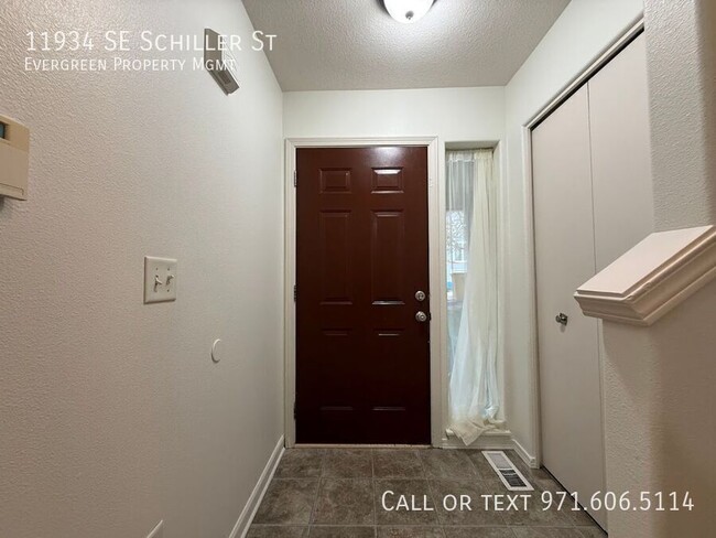 Building Photo - 11934 SE Schiller St