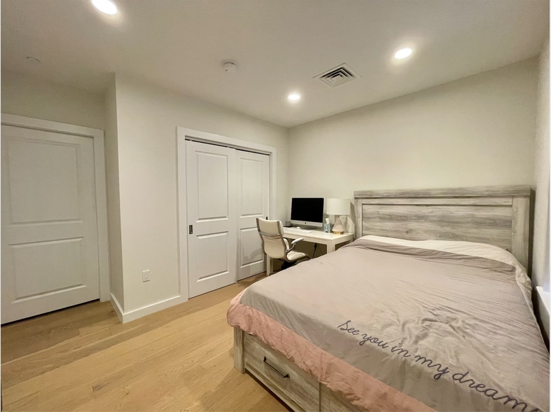 Building Photo - 16 Boardman St