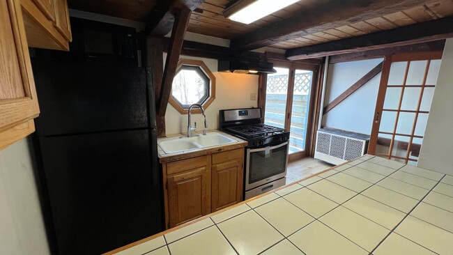 Building Photo - Rustic Single Family Home, Private Deck, Fenced-In Back Yard, Wood Flooring ...