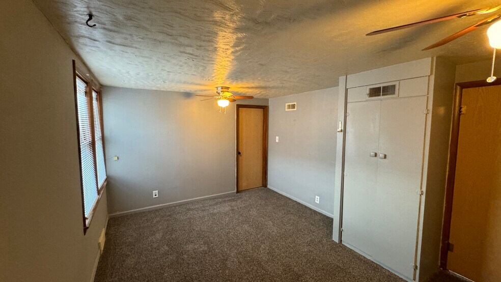 Building Photo - 1523 W 3rd St
