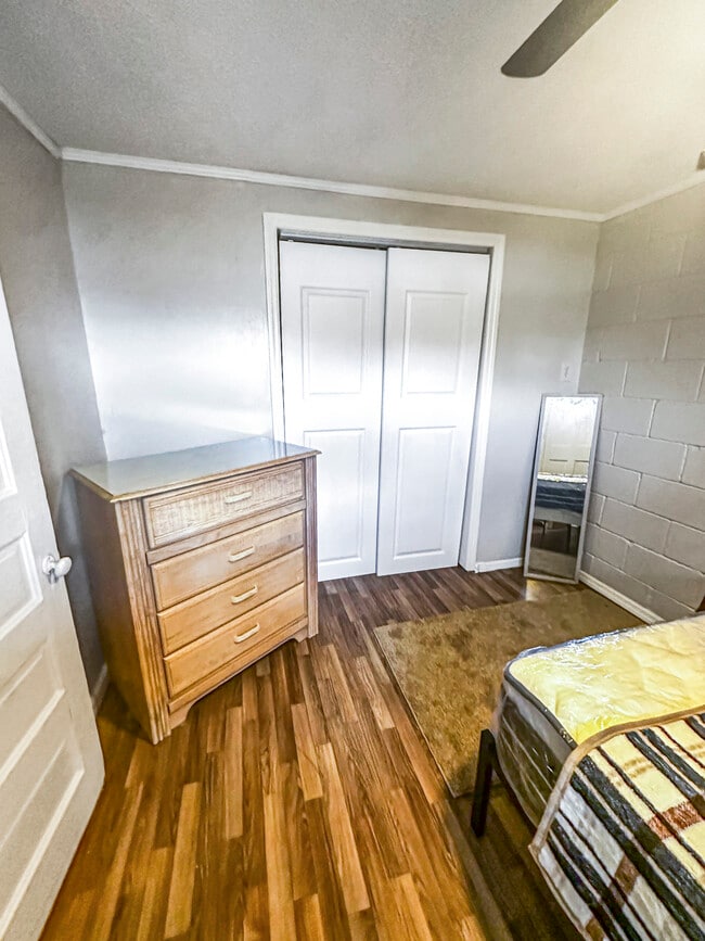 Building Photo - 210 Thurston Ave