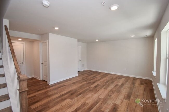 Building Photo - 4991 Franklin Cir