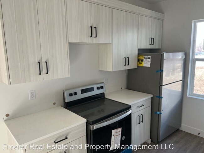 Building Photo - 3 br, 2.5 bath House - 857 S. 160 E.  #14