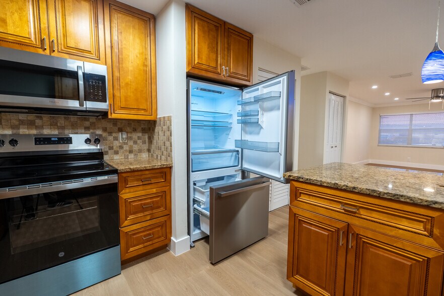 Building Photo - 10911 NW 45th St