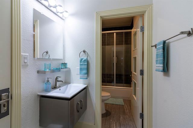 Building Photo - 3845 Convent St