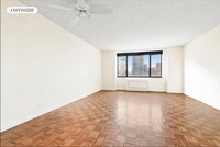 Building Photo - 30 W 61st St