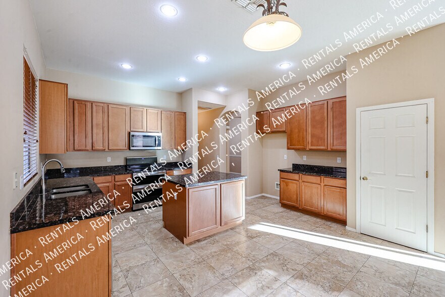 Building Photo - 8351 W Rosewood Ln