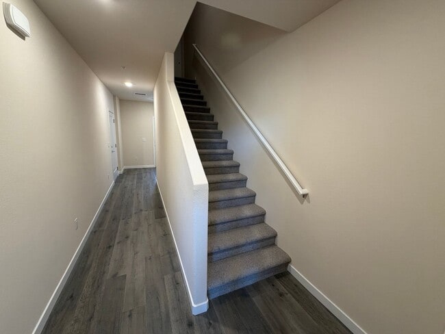 Building Photo - Brand New Townhome in Sparks!