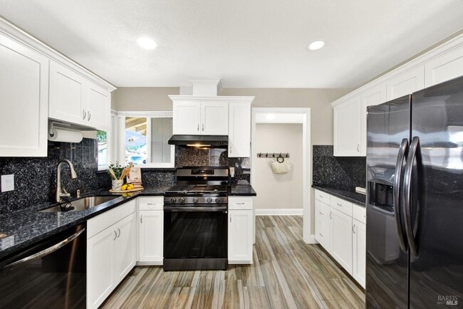 Building Photo - Charming Home In Fairfield - Available Now!