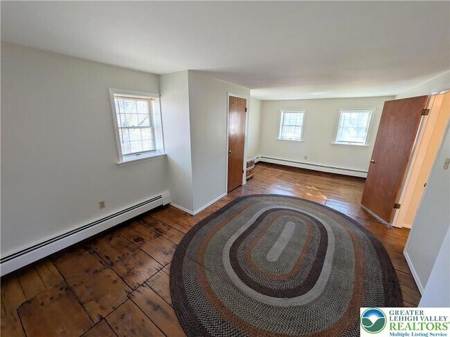 Building Photo - 3470 Rhododendron Dr