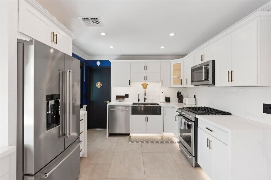 Building Photo - 8543 E Valley Vista Dr