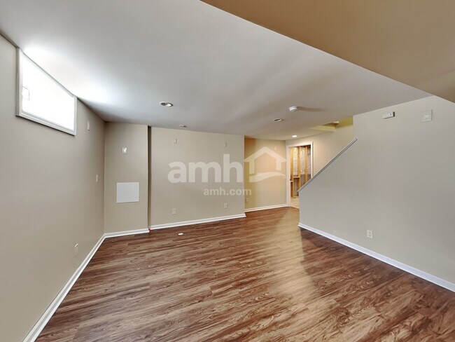 Building Photo - 12478 Thoroughbred Dr